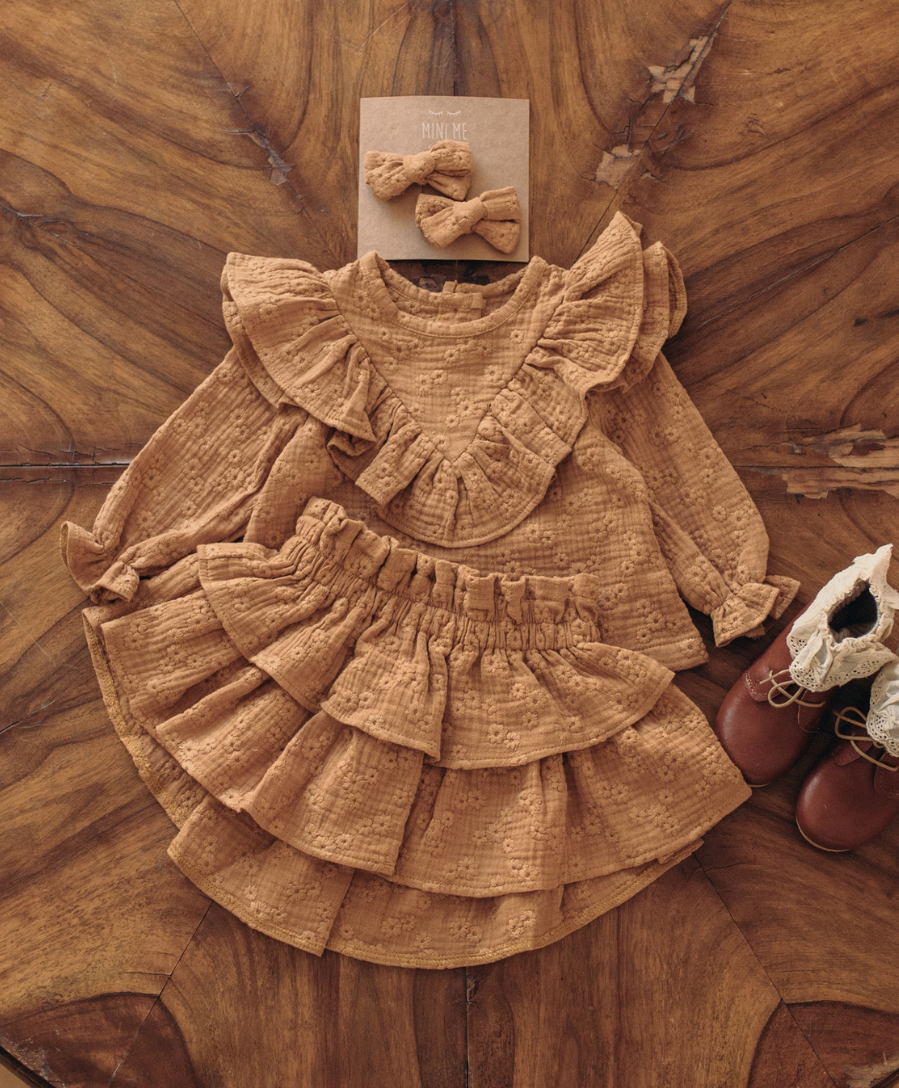 ENYA – Set mit bestickten Rüschen